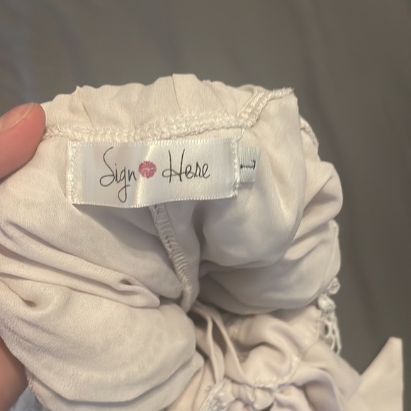 Woman’s White Lacy Shorts - Picture 4 of 5